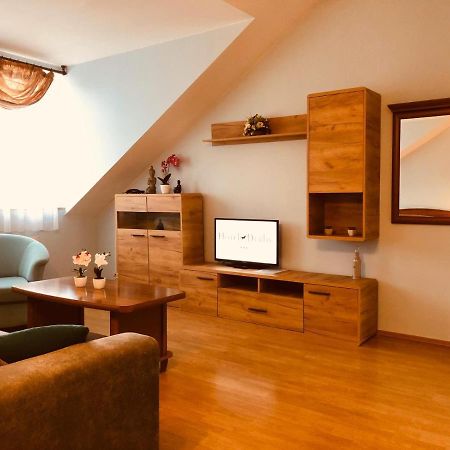 Hotel Derby Κάρλοβι Βάρι Εξωτερικό φωτογραφία