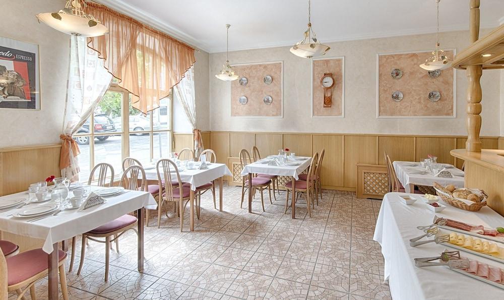 Hotel Derby Κάρλοβι Βάρι Εξωτερικό φωτογραφία
