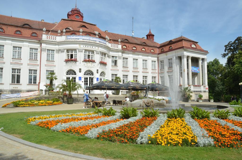 Hotel Derby Κάρλοβι Βάρι Εξωτερικό φωτογραφία
