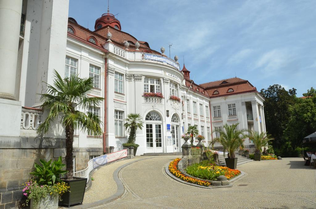 Hotel Derby Κάρλοβι Βάρι Εξωτερικό φωτογραφία