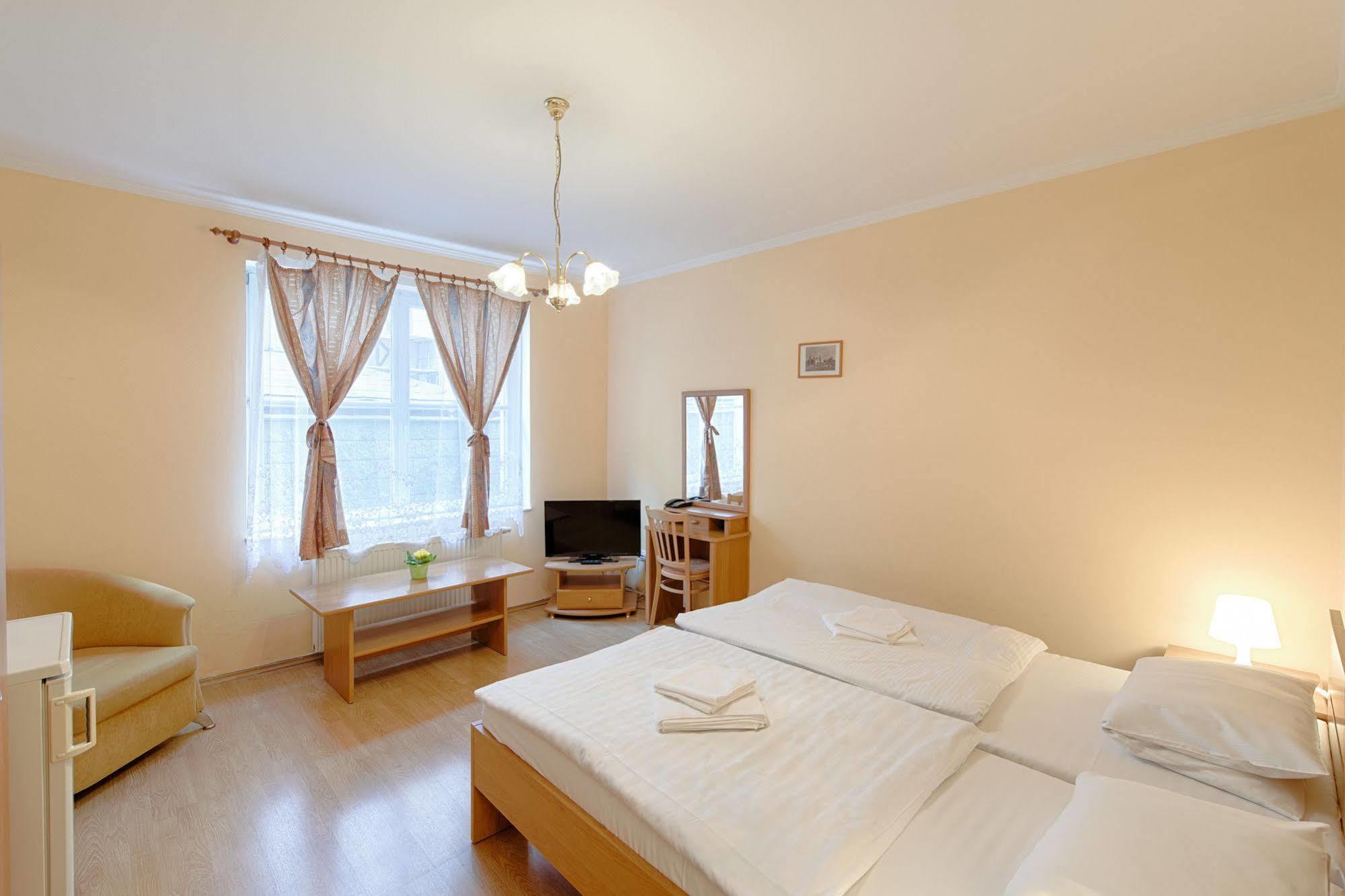 Hotel Derby Κάρλοβι Βάρι Εξωτερικό φωτογραφία
