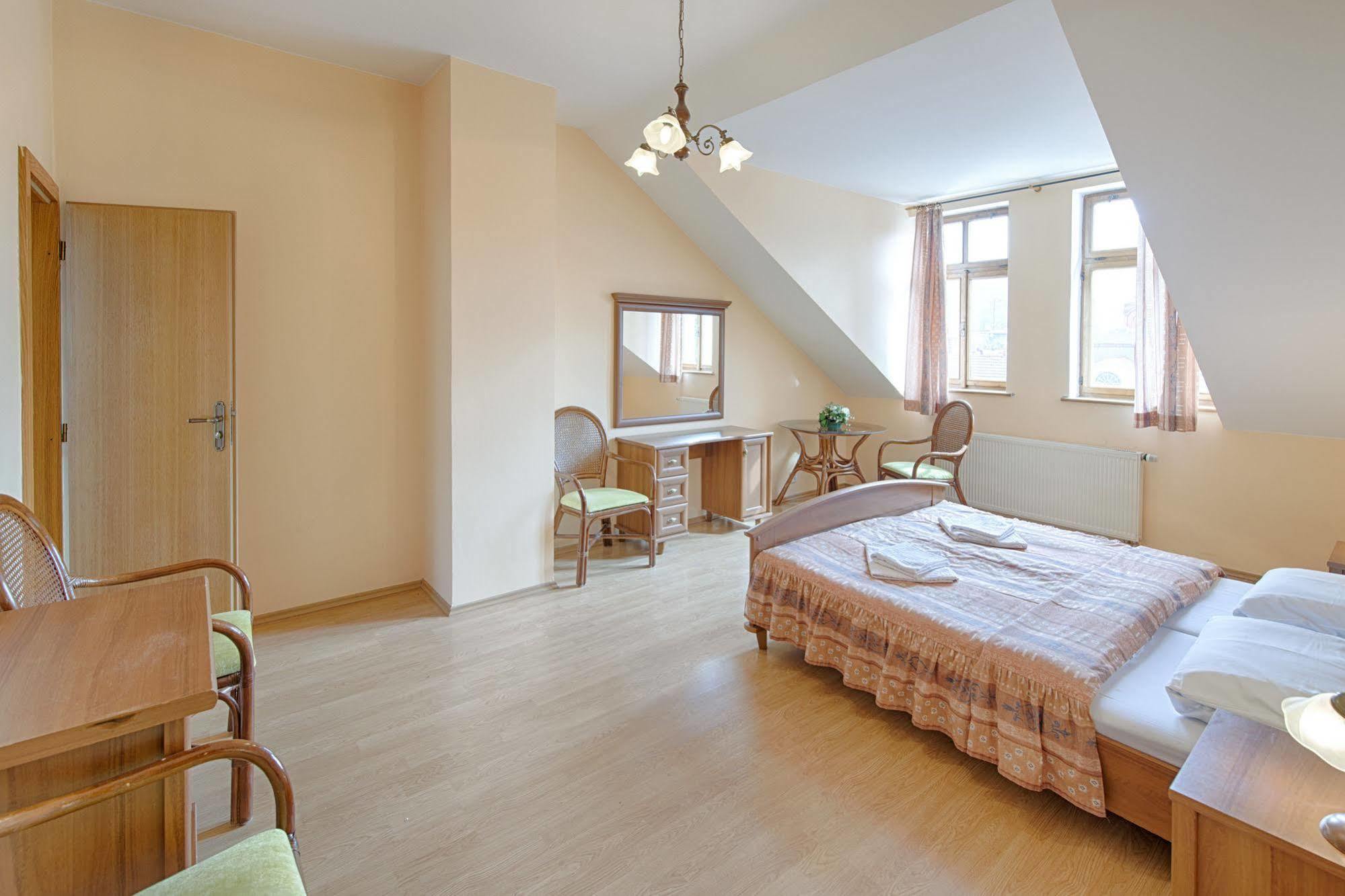 Hotel Derby Κάρλοβι Βάρι Εξωτερικό φωτογραφία