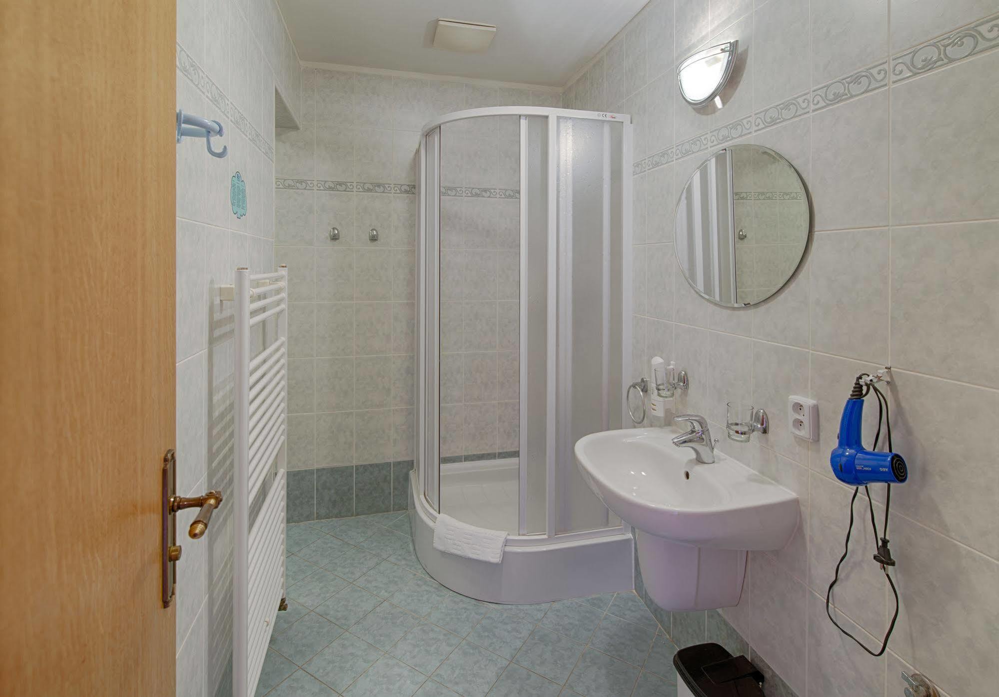 Hotel Derby Κάρλοβι Βάρι Εξωτερικό φωτογραφία