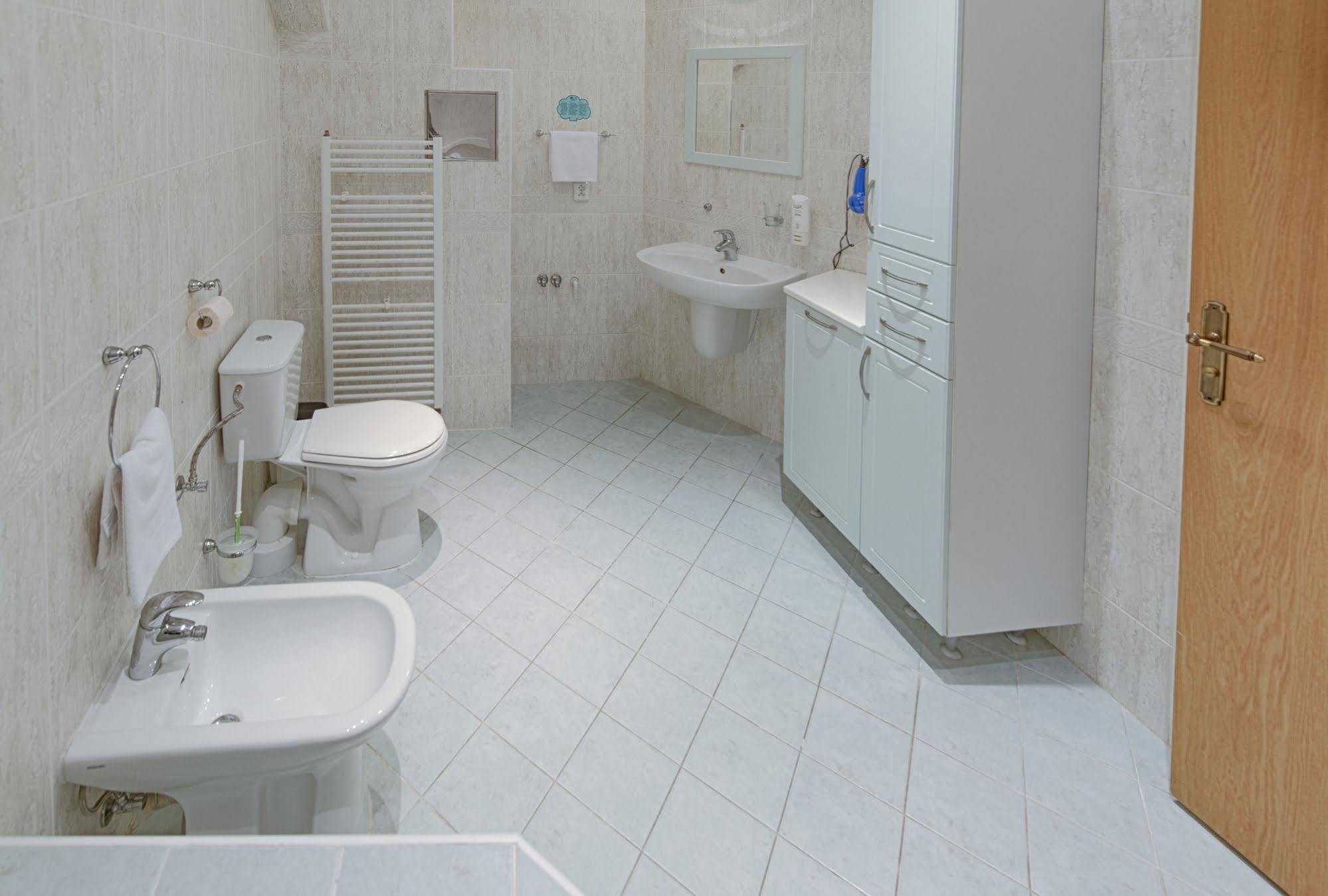 Hotel Derby Κάρλοβι Βάρι Εξωτερικό φωτογραφία
