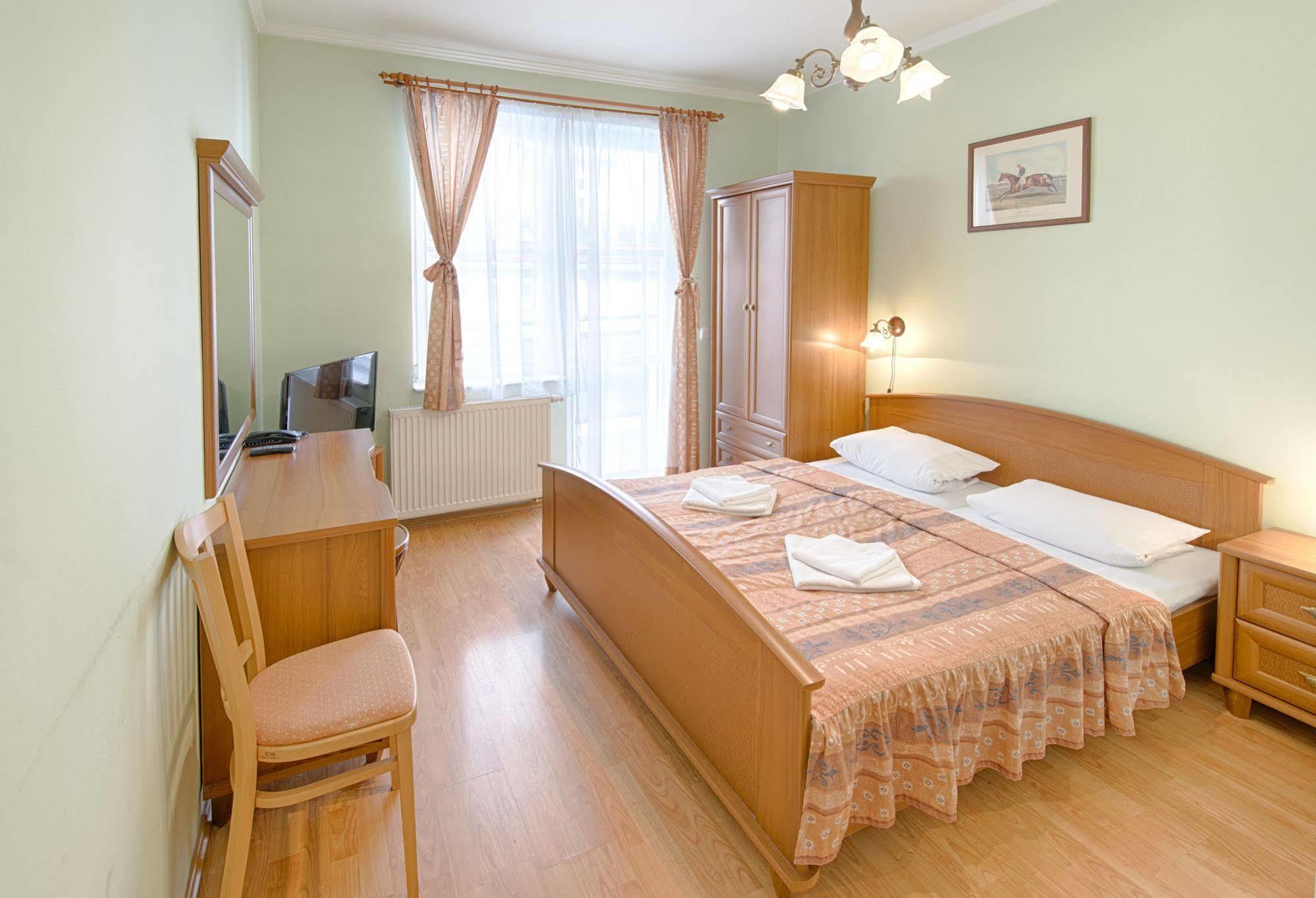 Hotel Derby Κάρλοβι Βάρι Εξωτερικό φωτογραφία