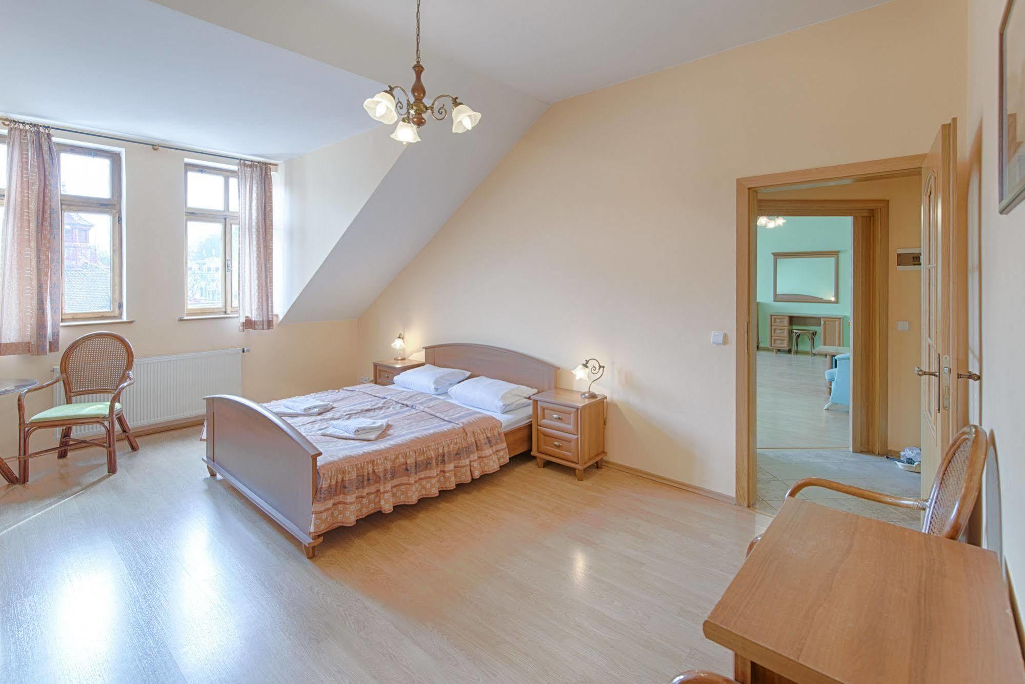 Hotel Derby Κάρλοβι Βάρι Εξωτερικό φωτογραφία
