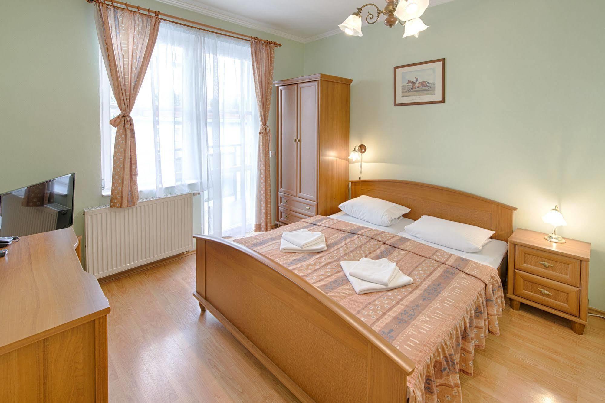 Hotel Derby Κάρλοβι Βάρι Εξωτερικό φωτογραφία