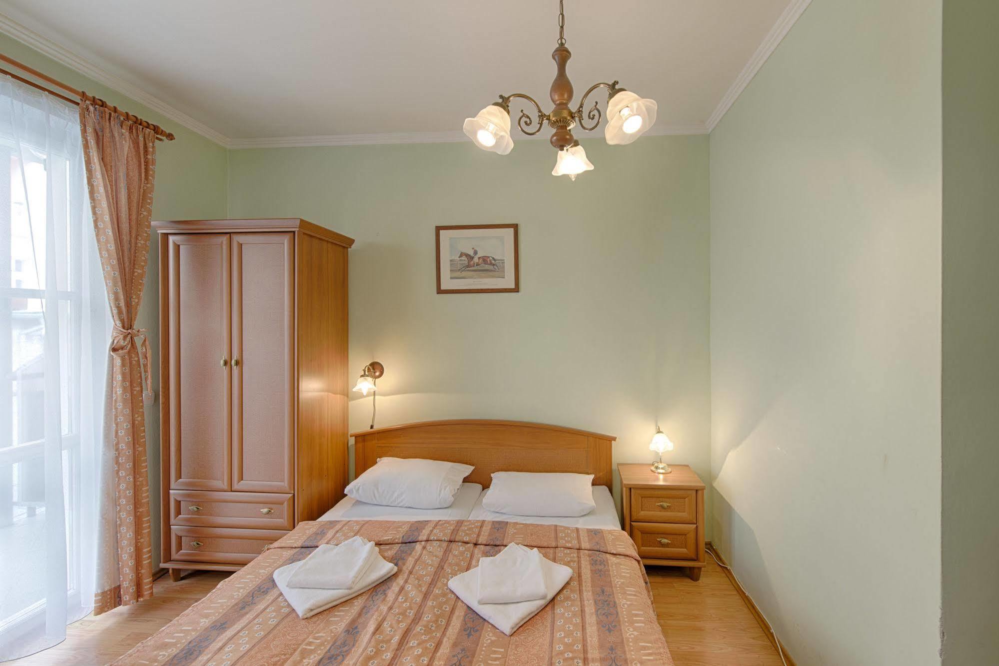 Hotel Derby Κάρλοβι Βάρι Εξωτερικό φωτογραφία